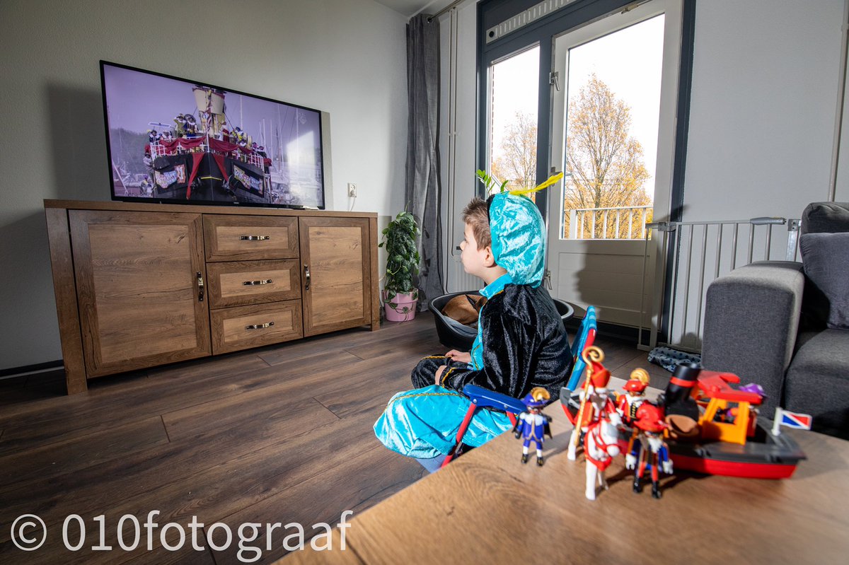 Sinterklaas zet voet aan wal op Dieuwertje Blokkade

Het artikel staat online →
010fotograaf.nl/3569/sinterkla…