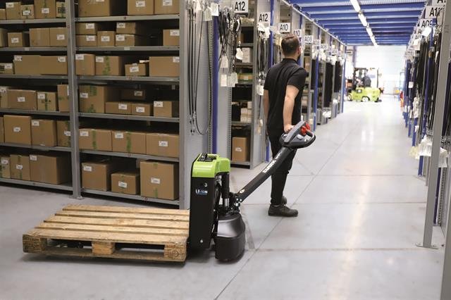 CliveFlucker's tweet image. Clark adds #Liion models : #forklifttraining #forkliftsafety #forklift #materialhandling #ukhttps://snip.ly/c9s09g
