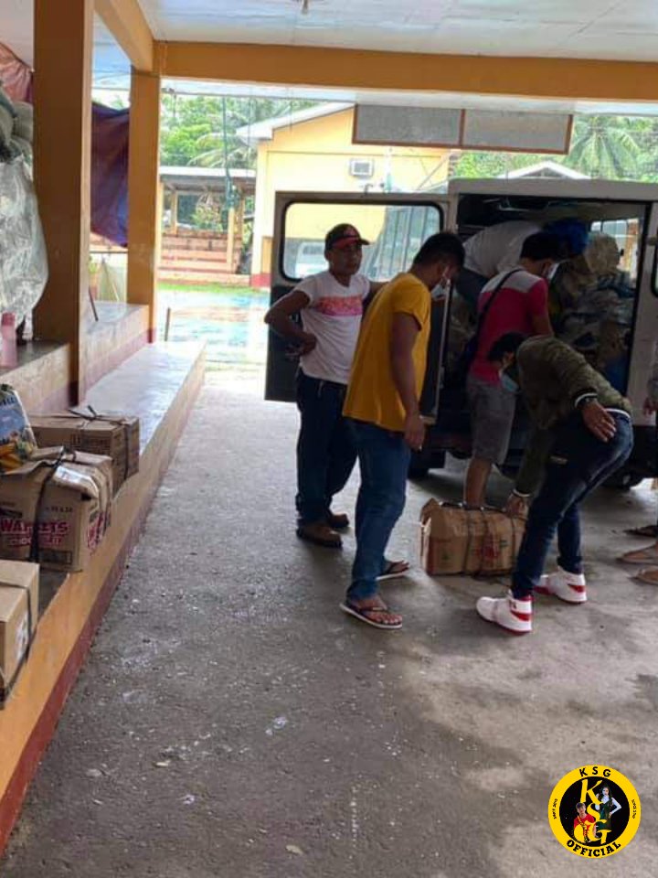 KSG_OFC's tweet photo. "Once a sunshine, always a sunshine"🌞
Thanks to Kuya @FanBoyMei for making this possible. Also, thank you for the other sponsors of this donation drive, may god bless your souls. Reliefs are now delivered to Nueva Vizcaya and Isabela💛
#IsabelaNeedsHelp #RescuePH #KaoSeth https://t.co/QPHoU2K0ol