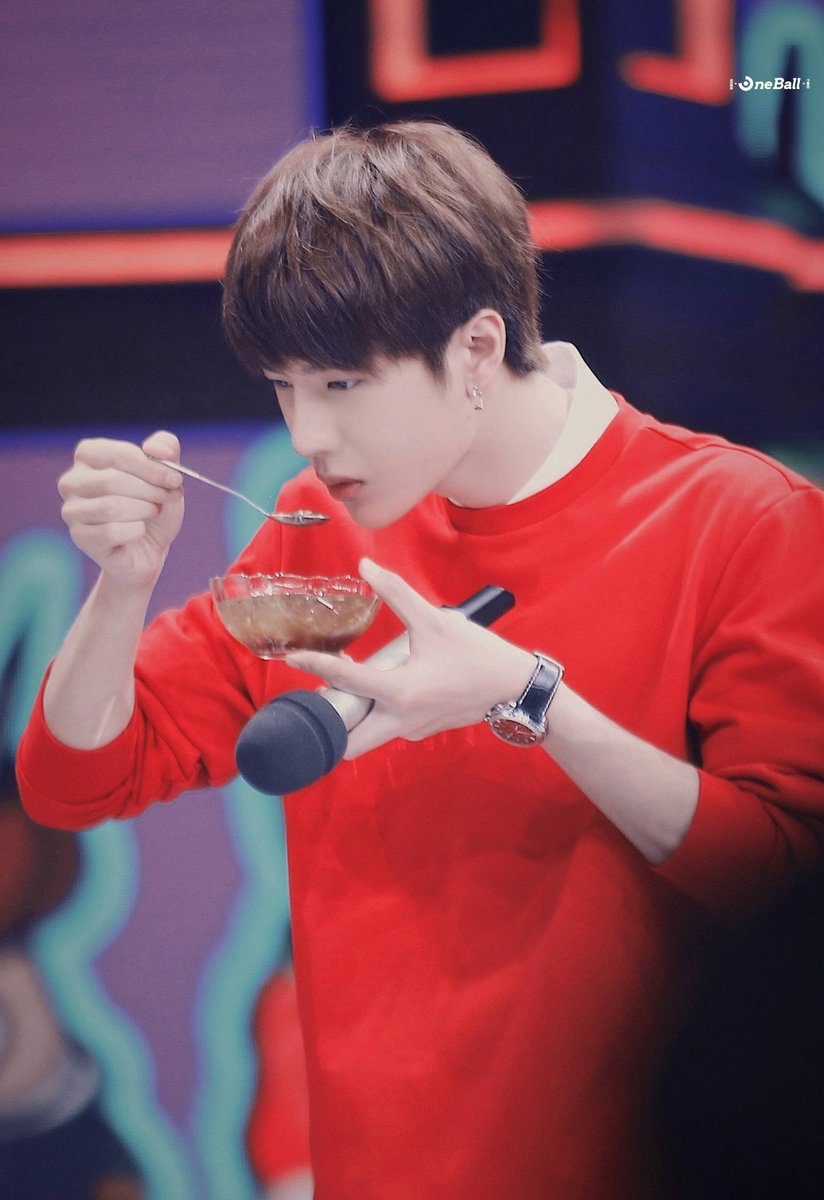 here's a mini thread of wang yibo eating from a bowl