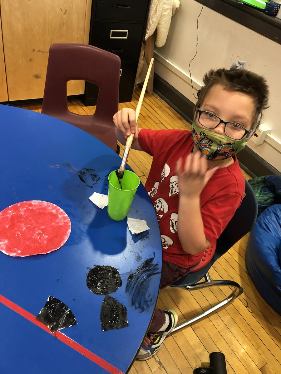 MmePemberton's tweet photo. Students worked hard this week to create « les coquelicots ». Lots of rich conversations about what peace means and how we can reflect it in our own classroom. #LeJourduSouvenirs #jemesouviens https://t.co/oatV2OIF26