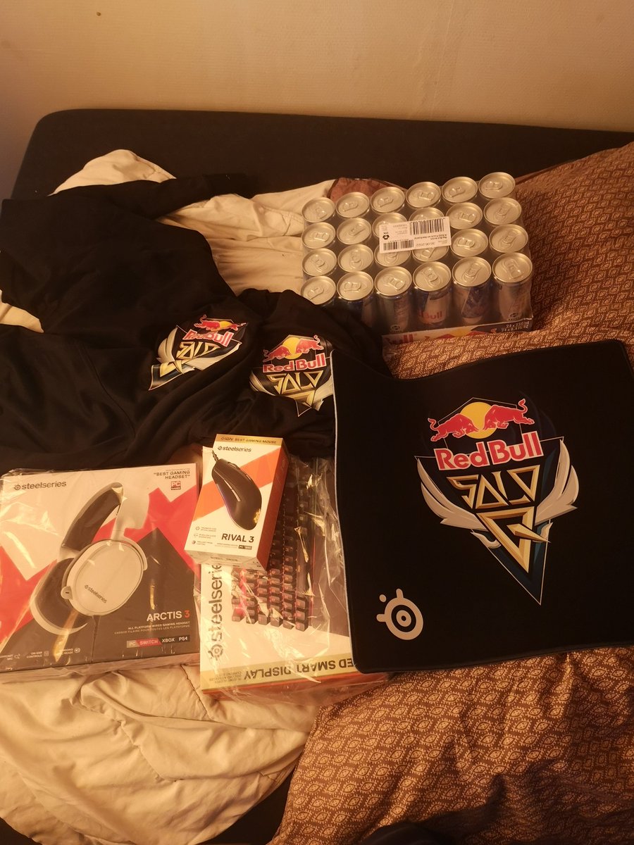 Tak til både <a href="/redbulldanmark/">Red Bull Danmark</a> og <a href="/SteelSeries/">SteelSeries</a>  for gaverne 👍