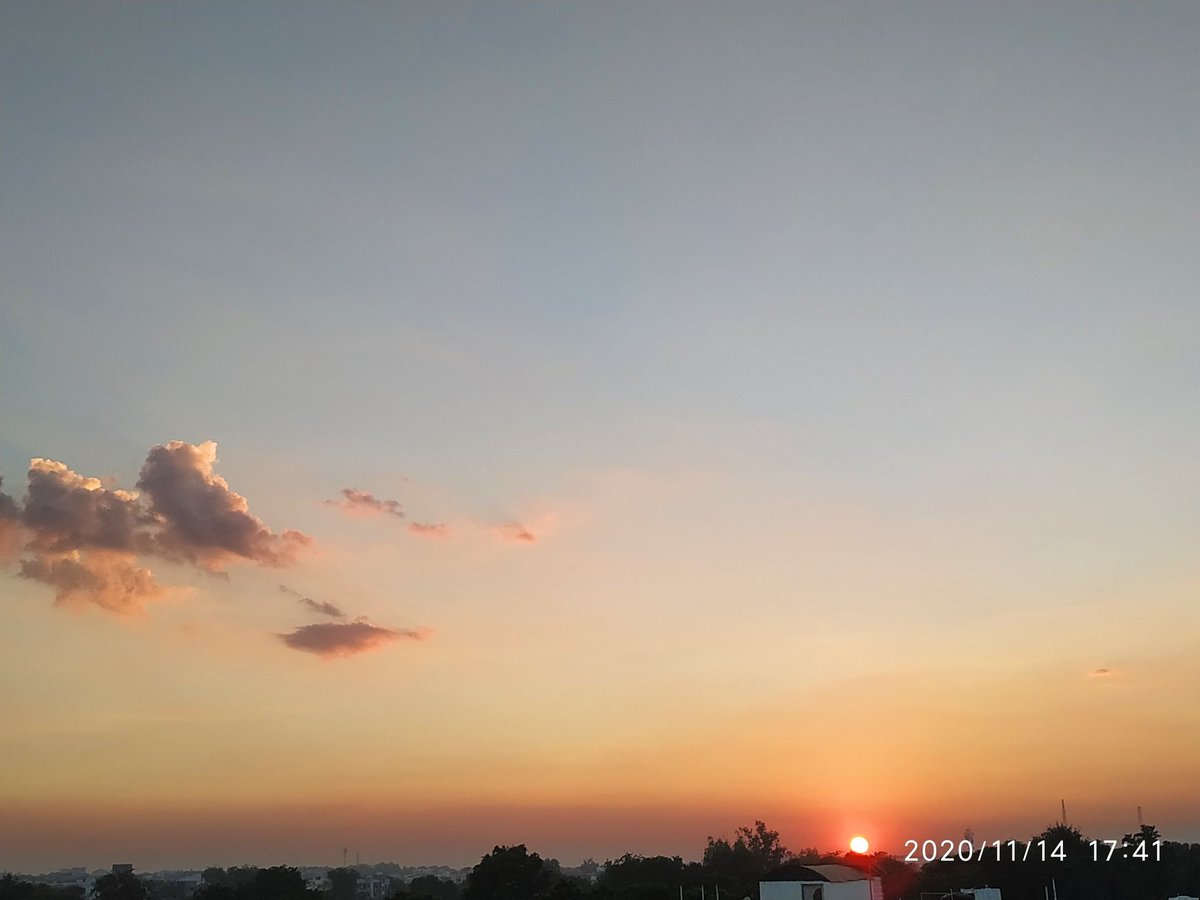 bunbun_1306's tweet photo. Sunset 💜😍 #SkyForNamjoon #skyforbts #skyforyoongi #skyforarmy #bts #btsarmy #BE_BTS #LifeGoesOn https://t.co/4YIvgEEOPm