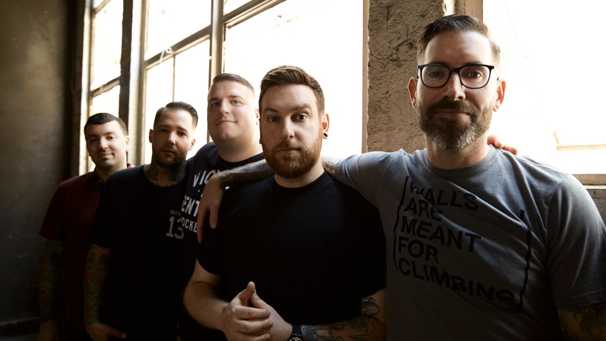morecore_de's tweet photo. The Ghost Inside: Jim Riley ist zurück in der Band
https://t.co/sFYK0b0V0i
Foto: Jonathan Weiner / Offizielles Pressebild
@theghostinside @SpartaDTD #jimriley #theghostinside #TGI #hardcore #metalcore https://t.co/NfkwjC3wYP