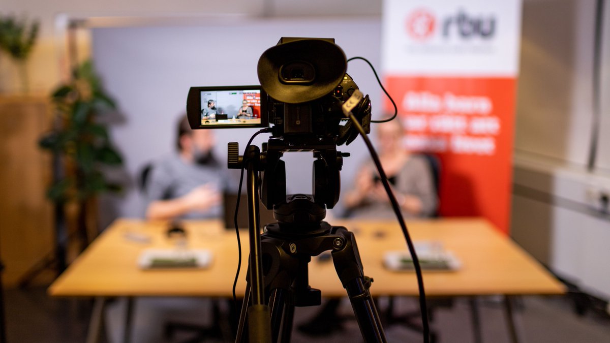 RBU:s extra kongress är igång! Vi sänder live från riksförbundets kansli strax norr om Stockholm och ombuden runt om i landet deltar digitalt. Extra kongresser är ovanliga i RBU, likaså digitala sådana. Vi håller en extraordinär extrakongress helt enkelt.