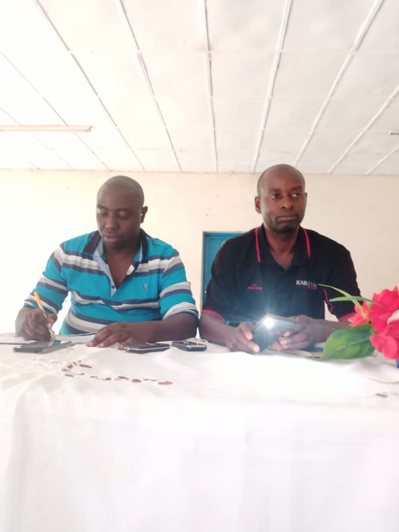 MuramvyaProv's tweet photo. #Burundi,@MuramvyaProv k'uyu wa 14 munyonyo 2020 Musitanteri wa @CommuneKiganda Arikumwe n'abaserukira ishirahamwe #Sodicom baramutse bakoresha inama abayobozi b'indero mu ntumbero yo kuraba ukuntu umwimbu wokwiyongera mw'ico gisata https://t.co/fVSTnqT3l3