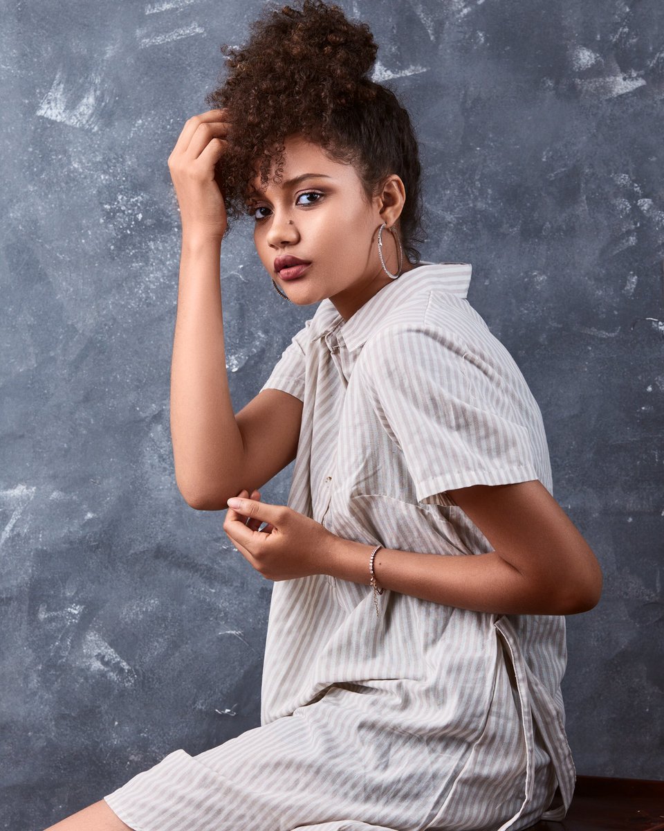 JayOwuraku's tweet photo. โข S I M P L I F I E D โข
Sometimes beauty is a presentation of who you are. She sits in confidence knowing she is.
Muse: @elisaheinrichs
#beautyportraits #fashionportrait #naturalhair #skinretouching #beautyretouch #stipes #modelbeauty #naturalhairmodel #ghanagirls https://t.co/XyFcY8a0PD