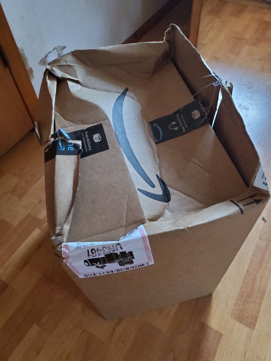 SpiceWeaselXXX's tweet image. I mean, it didn't have to get here that fast @UPS thankfully @amazon packaged things decently... #upsfail