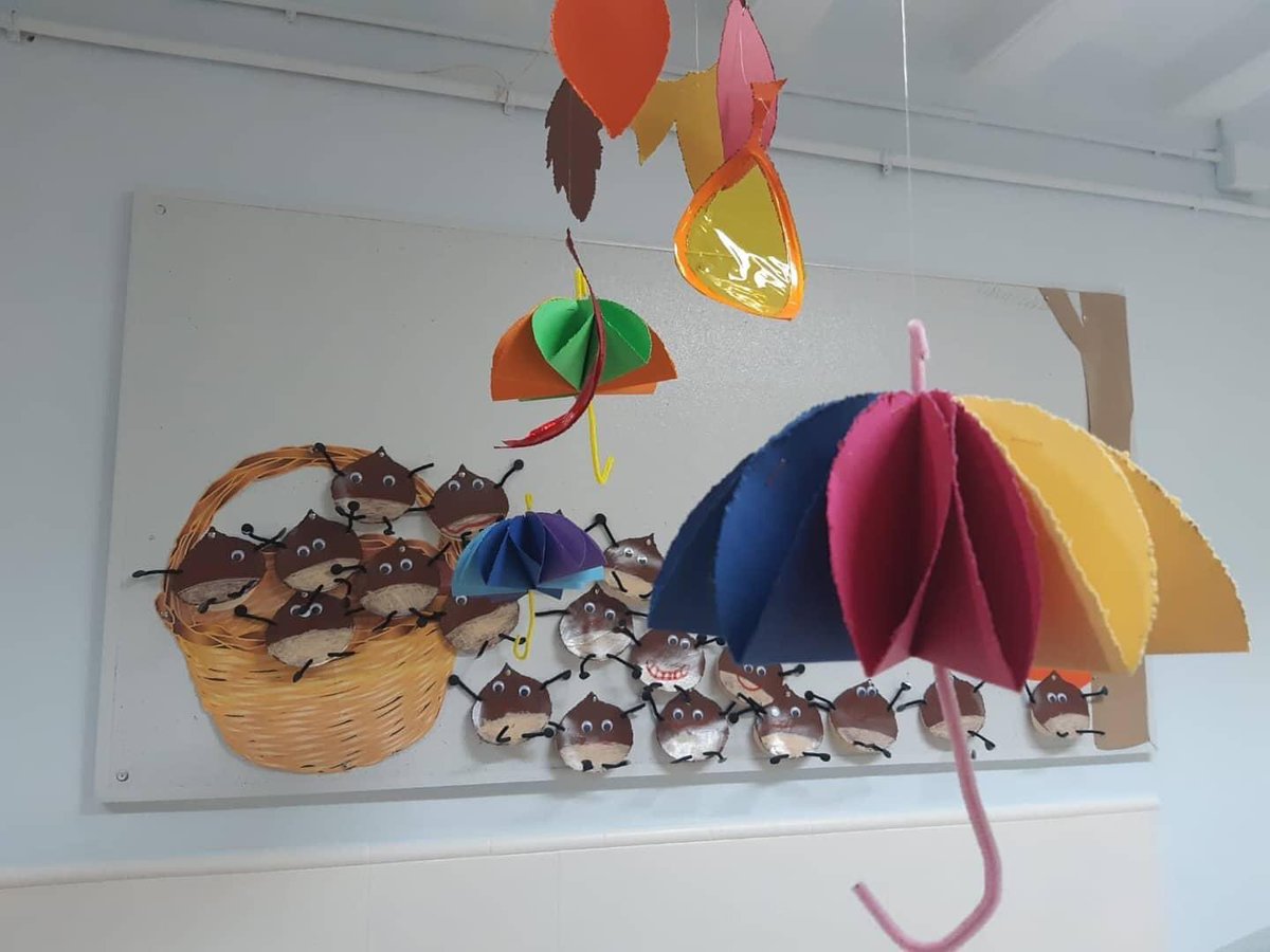 epiavilanova's tweet photo. Què bé!!! Ja ha arribat la tardor!!! P4 i P5 
🍁🌰🦊☂️ #escolapiavng #epiavng #escolapiavilanova https://t.co/MHgoZfqae2