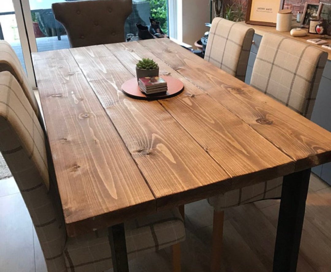 Haggis Hunters - Kitchen tableA sturdy unit that's expected to come with 4 chairs. Rumours are that it may bring a surprise and include a bench rather than the expected chairs.Often with a vast variety up top, you never quite know what you will be served.Tato's rating: 8/10