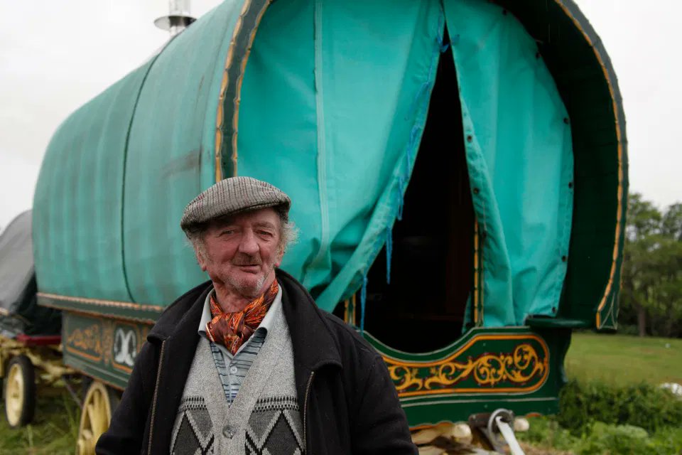 Don't believe us? We'll create a nice thread here of GRT men in the UK wearing their dikhlo.