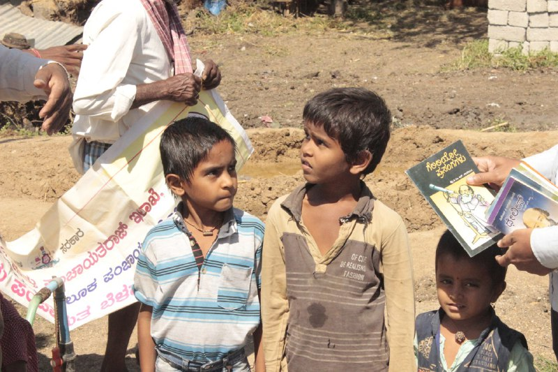 JanaVigyan's tweet photo. Galileo to Thales to book of songs - #OduvaBelaku - connect children to libraries, distribute books!
Gadag, Karnataka
@readingkafka @ksubho @gokRDPR
#JoyOfReading
#BooksForEveryChild https://t.co/MmK6bbDyRN