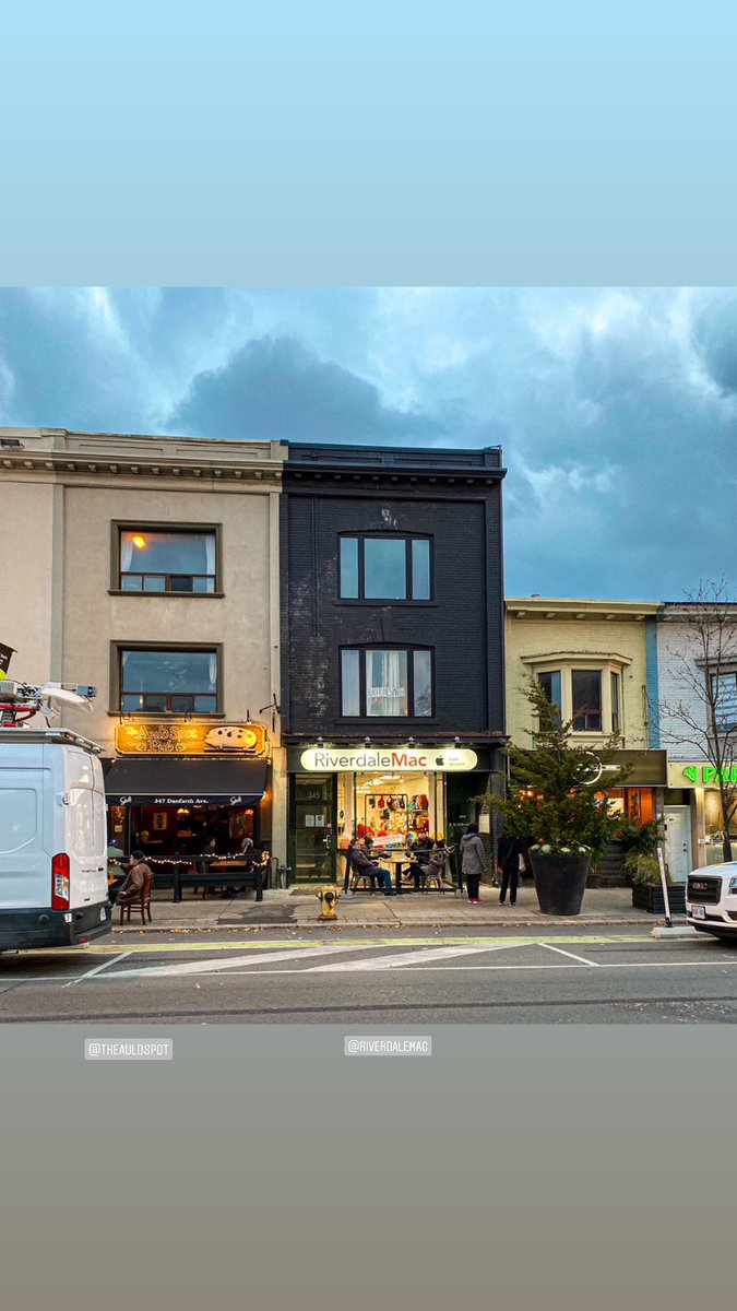 BroadviewDanBIA's tweet photo. Another beautiful sunset #OntheDanforth last night - it was so nice to see people still out on patios. We look forward to seeing you all this weekend.
#RiverdaleTO #patiosstillopen #torontopatios #toronto
@TABIANews @cityoftoronto @OBIAA_ https://t.co/IRkhtgLNNu