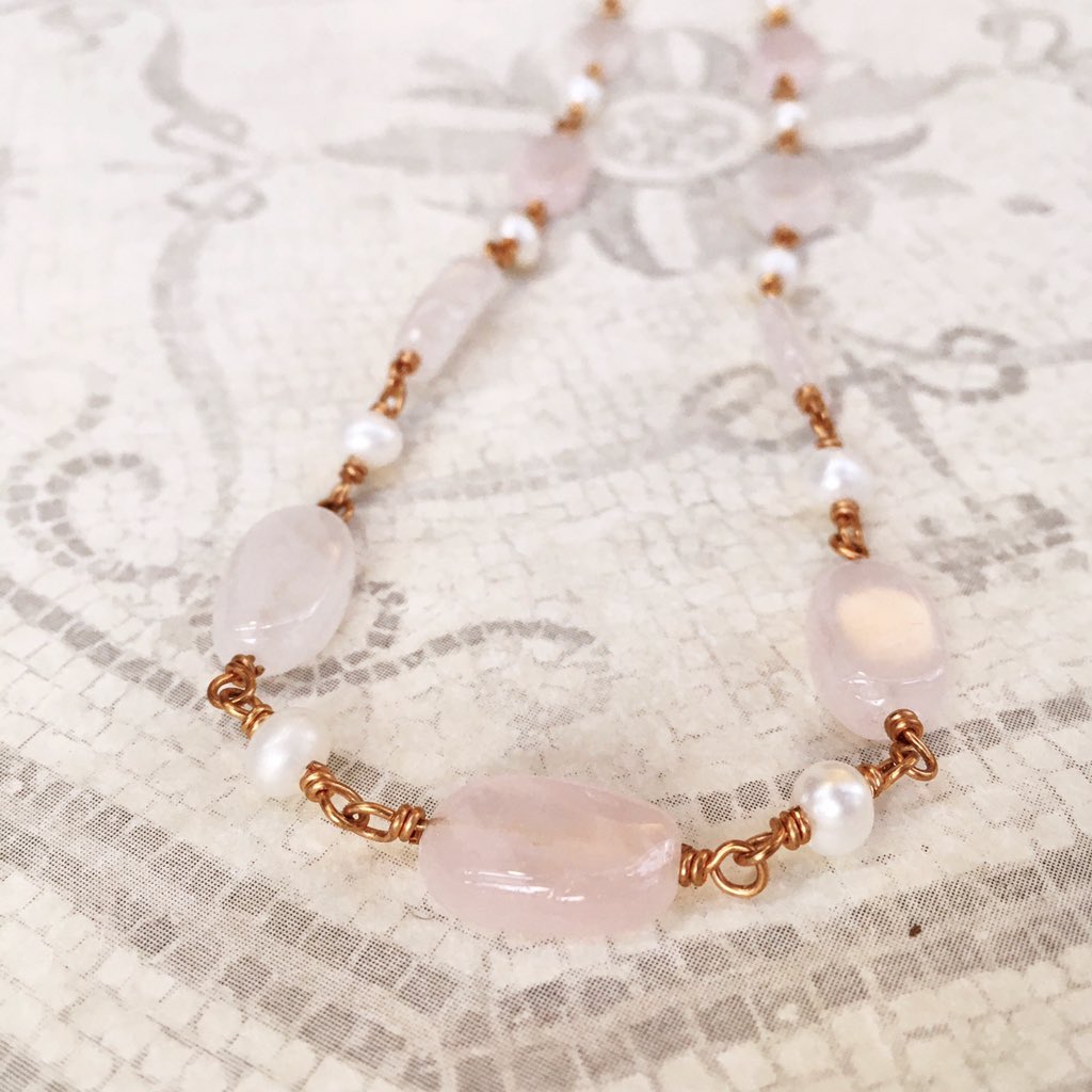 eleccdesigns's tweet photo. Rose quartz, pearl, and bronze.  #jewelry #WearMorePearls #Roman #EtsySeller #WeddingJewelry #SmallBusiness https://t.co/sggQhR3UBe