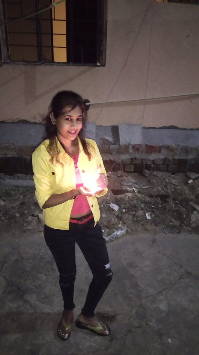 BulbulDas407's tweet photo. Happy Diwali😀💥 https://t.co/Zin4NG3LKy