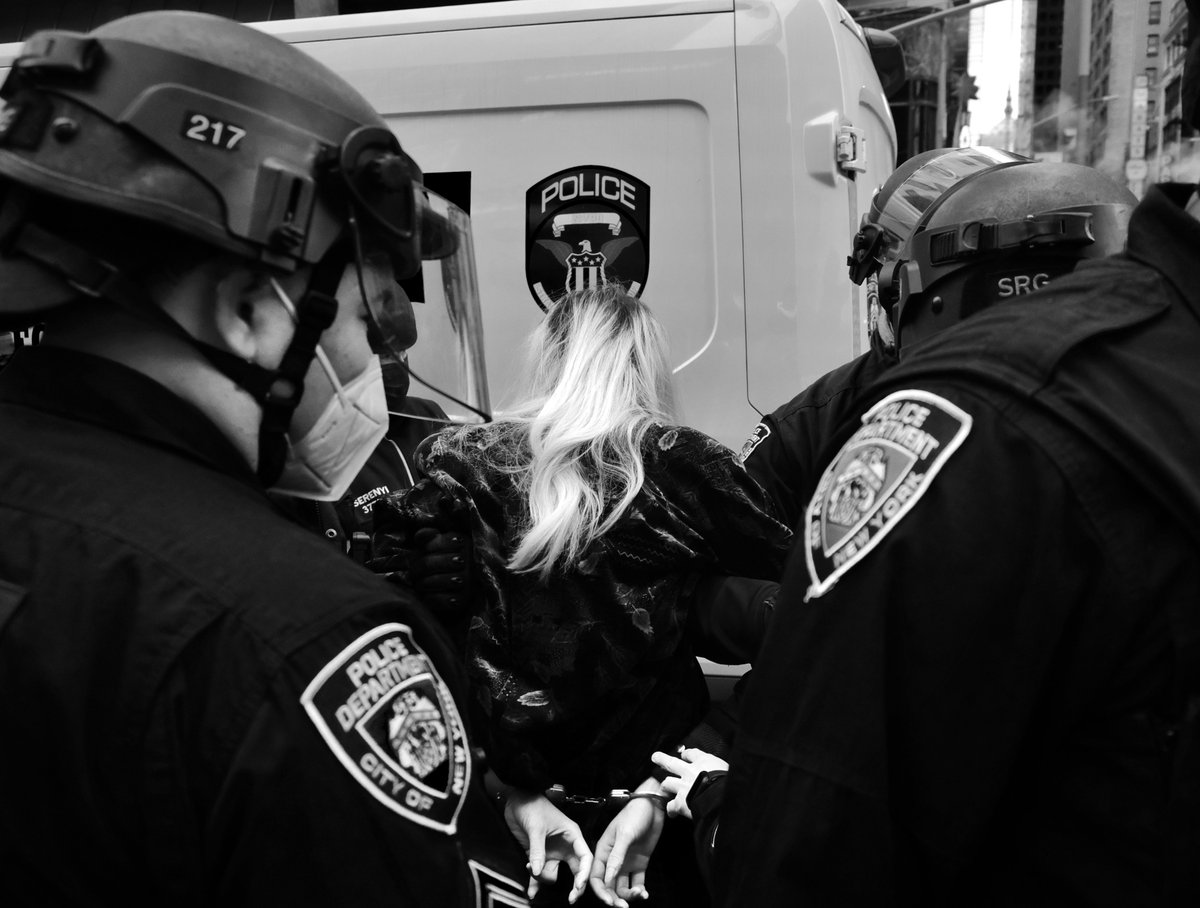 AfsarArda's tweet photo. Pro-Trump Rally and Counter-Protest
https://t.co/E72OdG3Y8N
#blacklivesmatter #blm #nyc #blackliberation #protest #rally #breonnataylor #georgefloyd #streetphotography #blackandwhite #photography #photoessay #monochrome #documentaryphotography #blackandwhitephotography https://t.co/cpJjfPN5cS