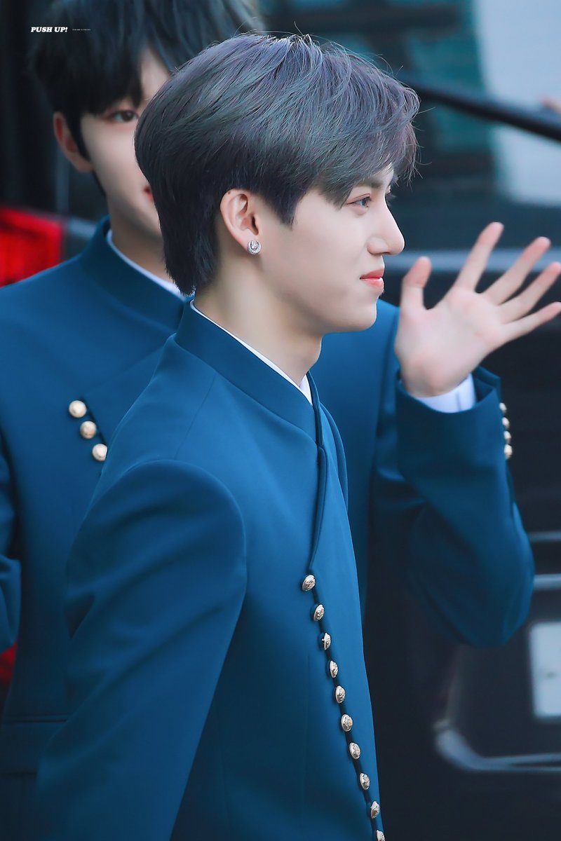 yunseongph's tweet photo. [🍒] •201114• #HD MBC Music Core - Hwang Yunseong 
©️PUSH UP

#HWANGYUNSEONG #황윤성 #WOOLLIM #울림 #쁘띠 #DRIPPIN #드리핀 https://t.co/Atxz0CBSCi