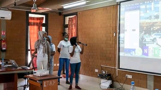 AradesSenegal's tweet photo. #le_codage_au_féminin
Après 3 jours de formation, les élèves ont présenté devant un jury d'experts, les six applications développées avec @MITAppInventor #SenWork #Jappoo #Ndimbal remportent les 3 premiers prix. Félicitations aux six équipes de projets et merci aux partenaires. https://t.co/EH0Tykzr43