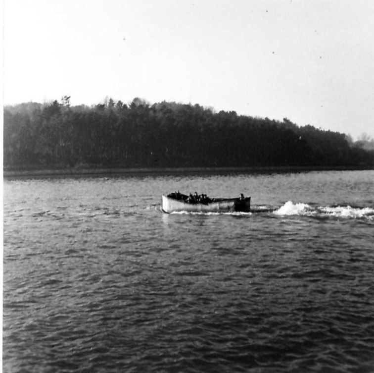 For those that survived launching, it was a fairly easy journey to Osborne Beach. Once they were all ashore the LCT would follow them in and they'd re-embark before returning to Stokes Bay. H 35186