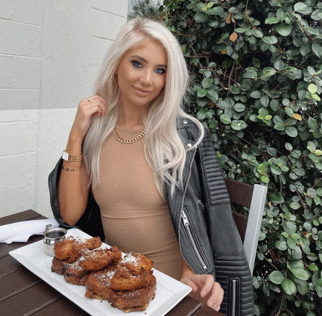 wmhtx's tweet photo. The weekends are for treating yourself! Fried Chicken and French Toast sounds like a good place to start. It’s a beautiful morning for Brunch on the patio at W+M. @annabellepeek #HoustonBrunch #HoustonBloggers https://t.co/7A58p7yVCY