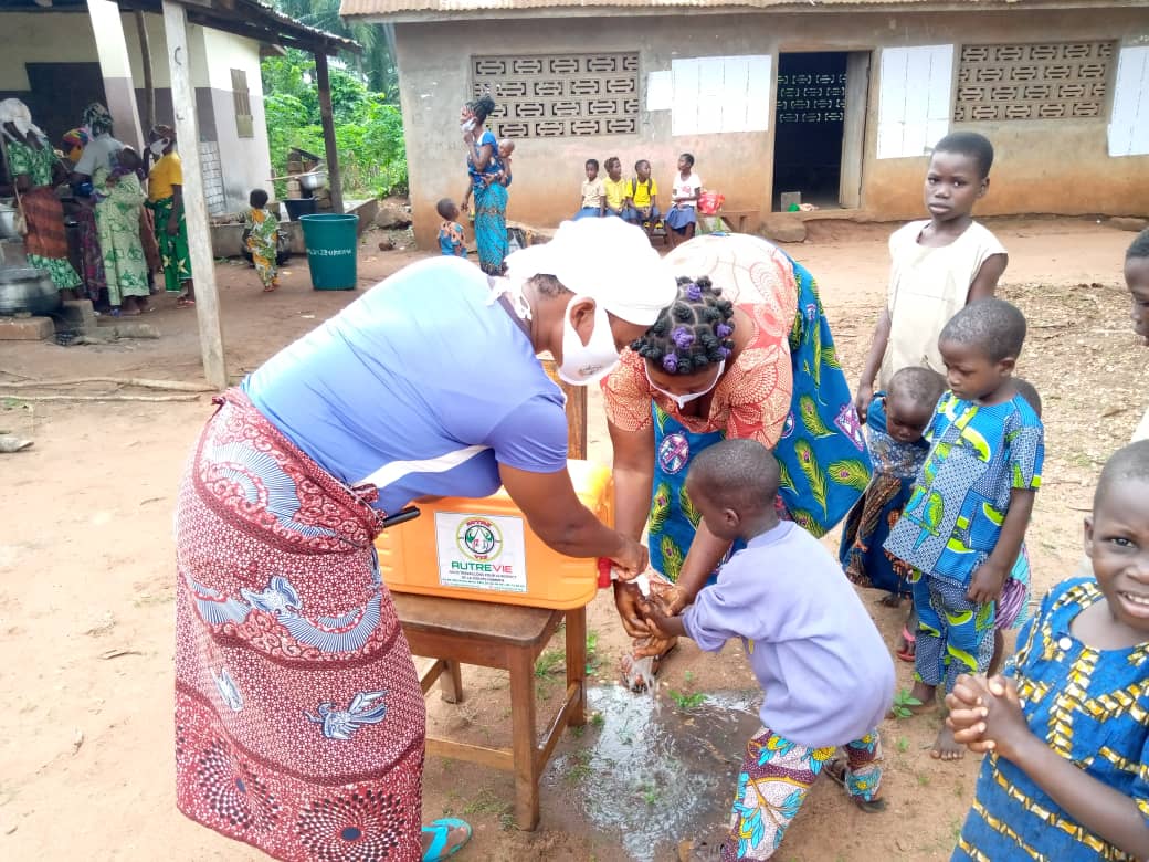 #COVID19 #Africa : la COVID19 constitue un risque pour la #protection de l'#enfant en Afrique.
- Risque sur la #maltraitance #physique et #émotionnelles
- Risque sur la #santé #mentale et la #détresse #émotionnelle
Agissons !!!!!