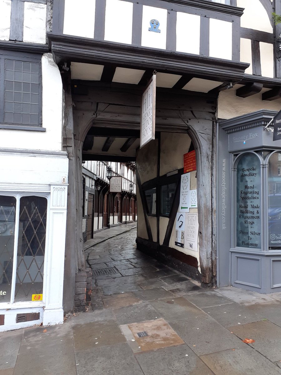 Anyway, up from Compasses Passage is Barracks Passage, through and under Henry Tudor House, coming out on Belmont Bank. HTH is a good spot for a pint too.