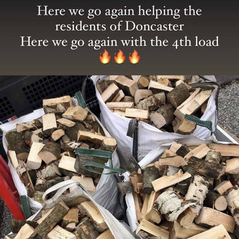 wraggsaggs's tweet photo. All loaded and ready to go for another customer with a broken boiler 🔥
#goingtheextramile
#hardwoodlogs 
#logburner 
#fire
#wraggsaggregatesoffinningley 
#deliveringexcellentcustomerservice https://t.co/N4Yx5jYtru