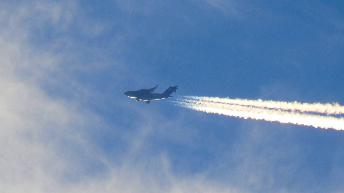 EHSBspotter's tweet photo. 🇺🇸05-5150, a United States Air Force Boeing C-17A Globemaster III as flight #RCH321 from 🏴󠁧󠁢󠁳󠁣󠁴󠁿#Prestwick heading southeast over 🇳🇱the Netherlands. https://t.co/C8ZinEf0bu