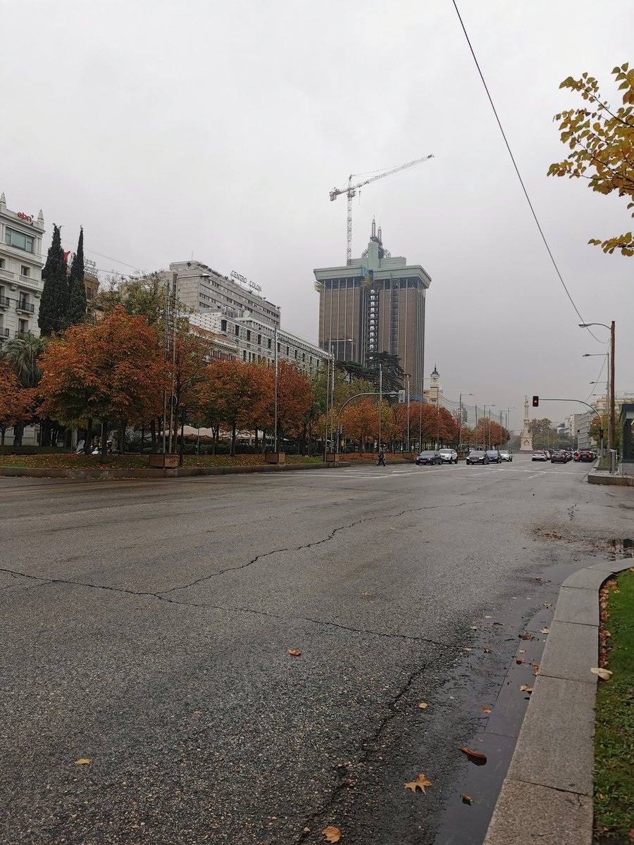 Las Torres de Colón perdiendo su característico enchufe 🔌
#madrid