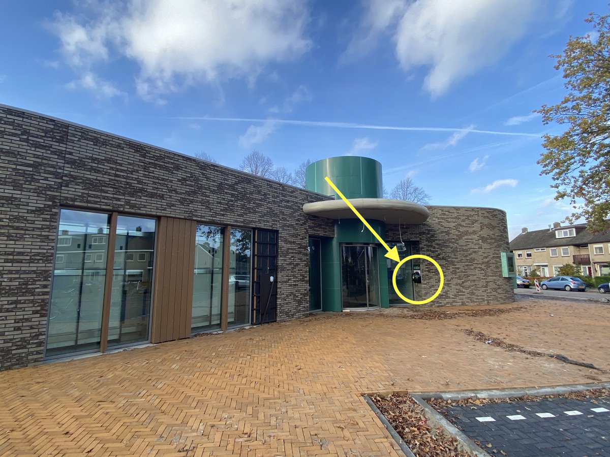 De AED die bij het Praotuis hing is verplaatst naar het nieuwe gebouw naast het Praotuis. De AED hangt nu bij het nieuwe gezondheidscentrum De Wiek. <a href="/gem_ettenleur/">Gemeente Etten-Leur</a> <a href="/ZOLLPublicSfty/">ZOLL Public Safety</a> <a href="/deROTAID/">ROTAID™ AED CABINETS</a> #aed #aed247 #hartveilig #hartveiligettenleur