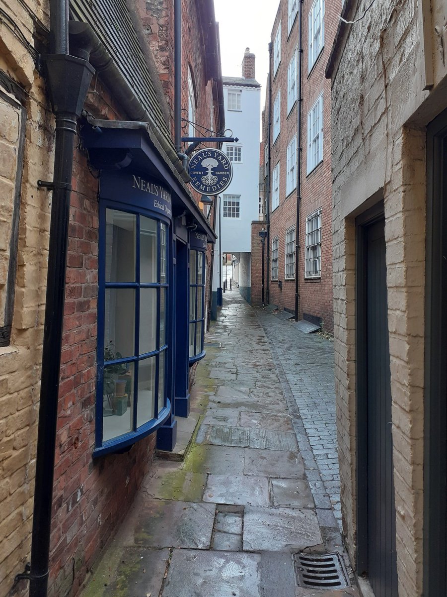 However, double back and across the road is Peacock Passage which leads to Princess St.