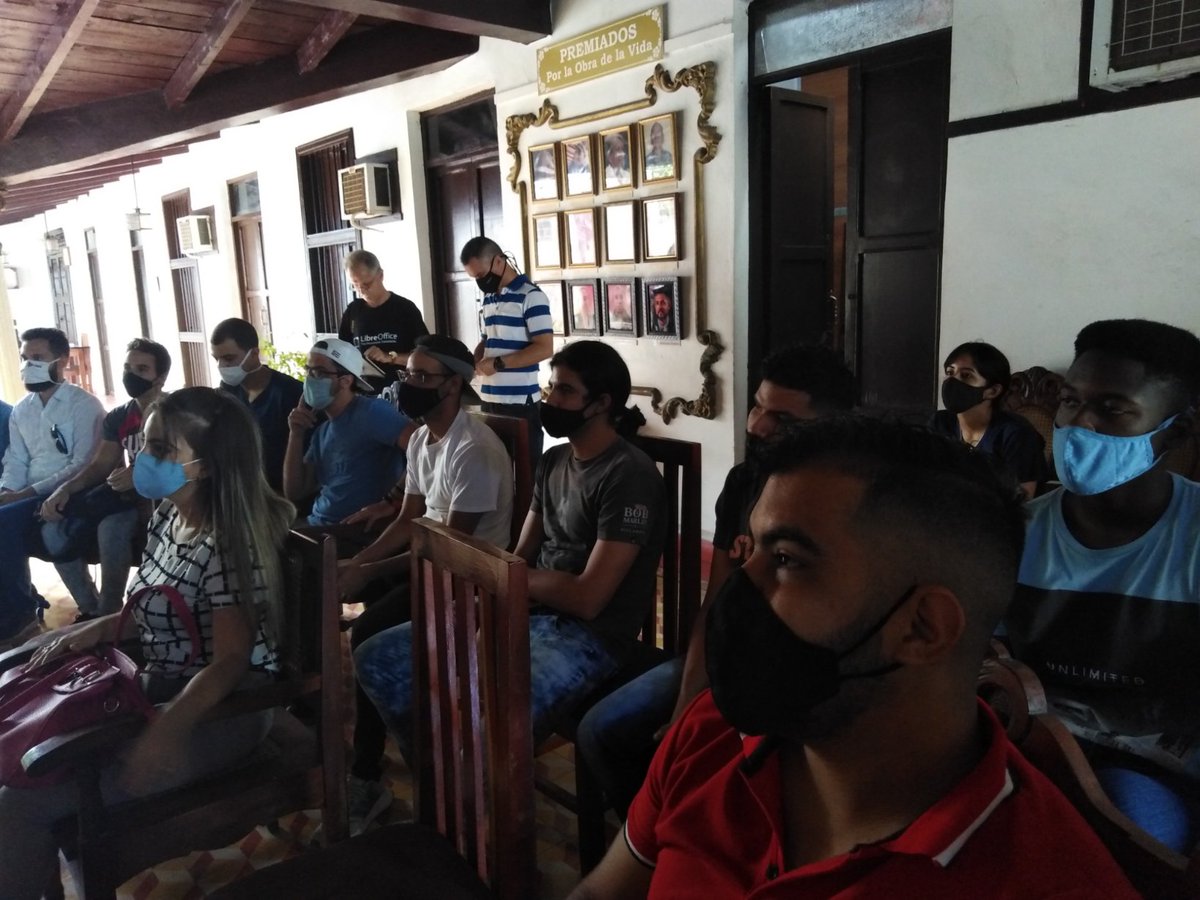 Dcruz19901's tweet image. Así esta el ambiente en el Python Pizza Holguín #PythonPizza
