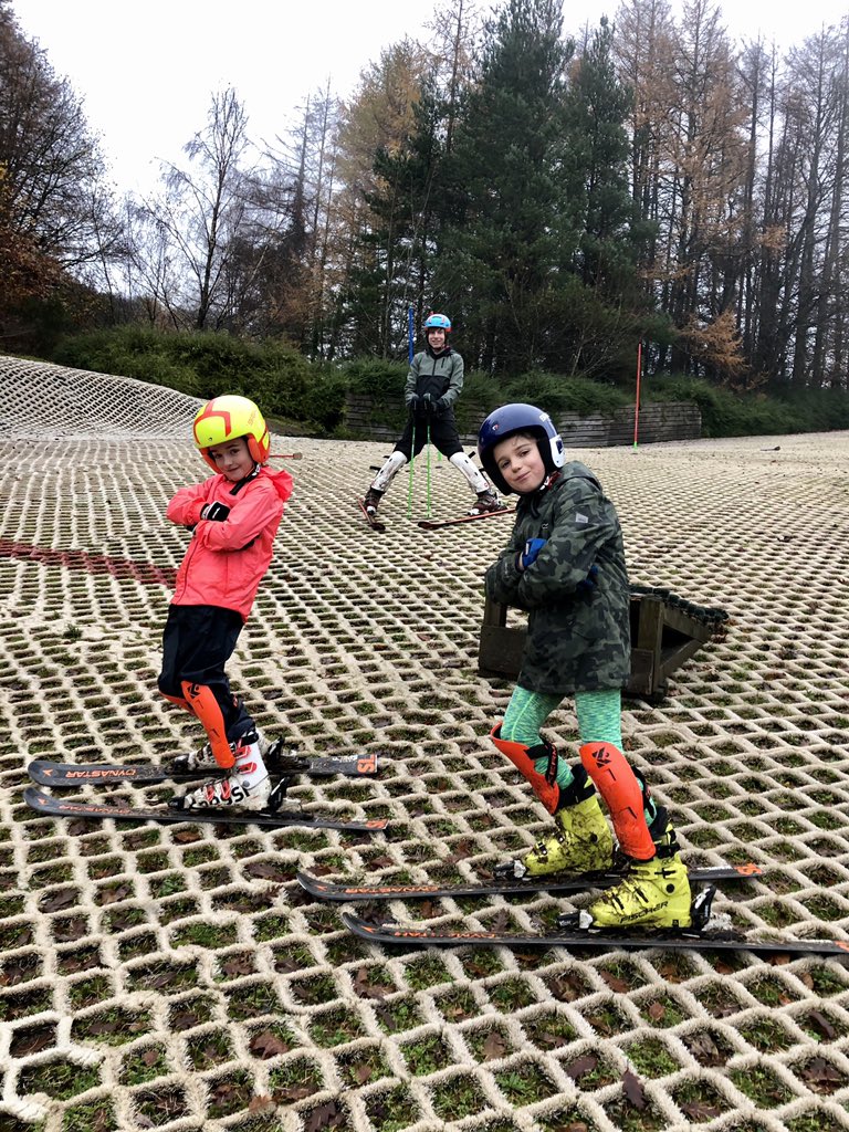 PontypoolSki's tweet photo. Saturdays are for skiing - #teamPSR managed to get some excellent extra training in before the heavy rain hit! Everyone giving it π― today πSaturdays are working really well as extra coaching for our squad
#teamTLT #westandwithTLT #saveleisure
@TorfaenLeisureT
@SnowsportWales https://t.co/FcITjmn1XW
