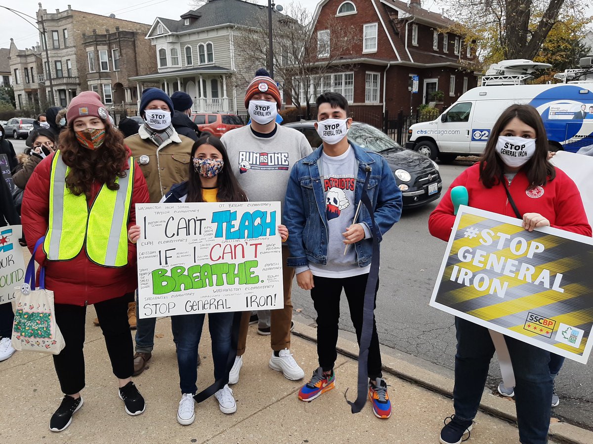ddteachpaz's tweet photo. @CTULocal1 Ts from @GWHS_Patriots fighting for their school and community! https://t.co/EnWfqoOgha