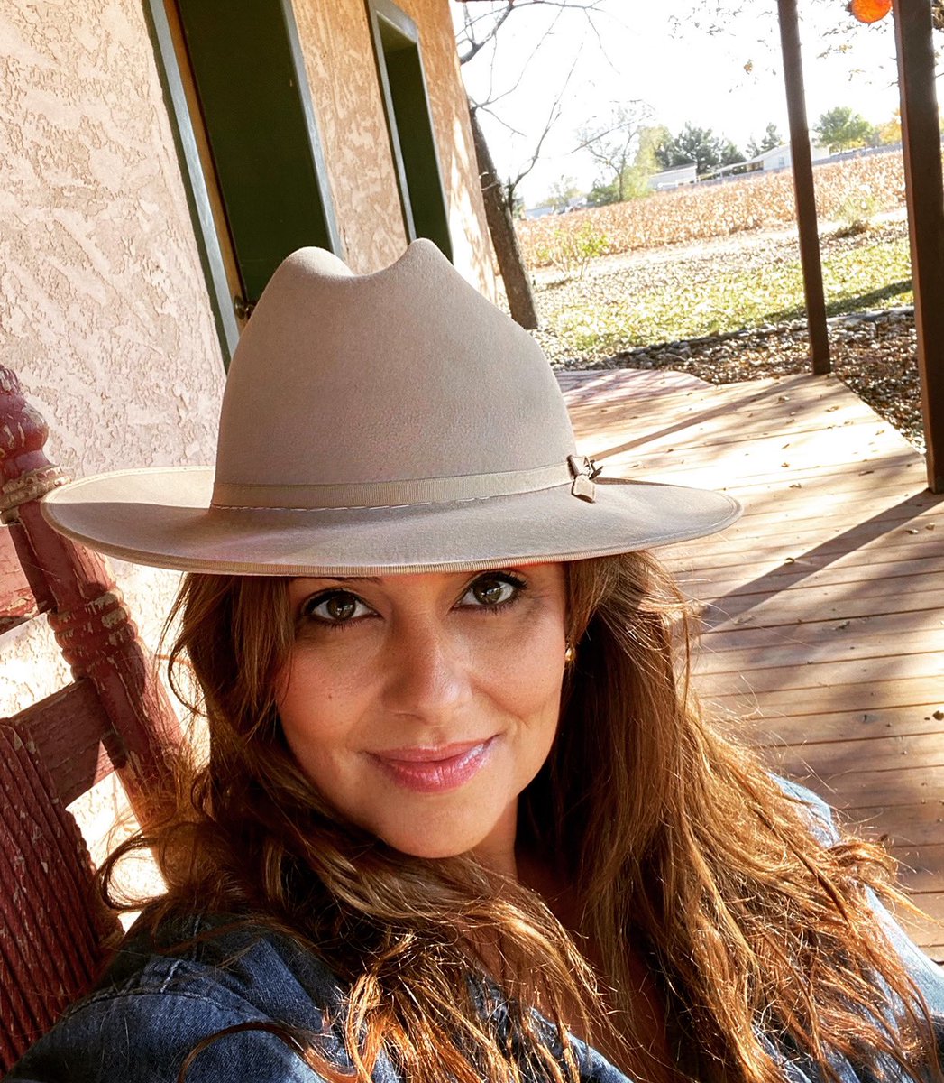 TerrianeEverha1's tweet photo. Must wear the quintessential farm girl attire when showing farms. #farmgirl #bhhs #bhhsnmproperties #southernberkies #action2020 #changeiscoming #wraparoundporch #rockingchair #needafarm? https://t.co/G5U385jgHA