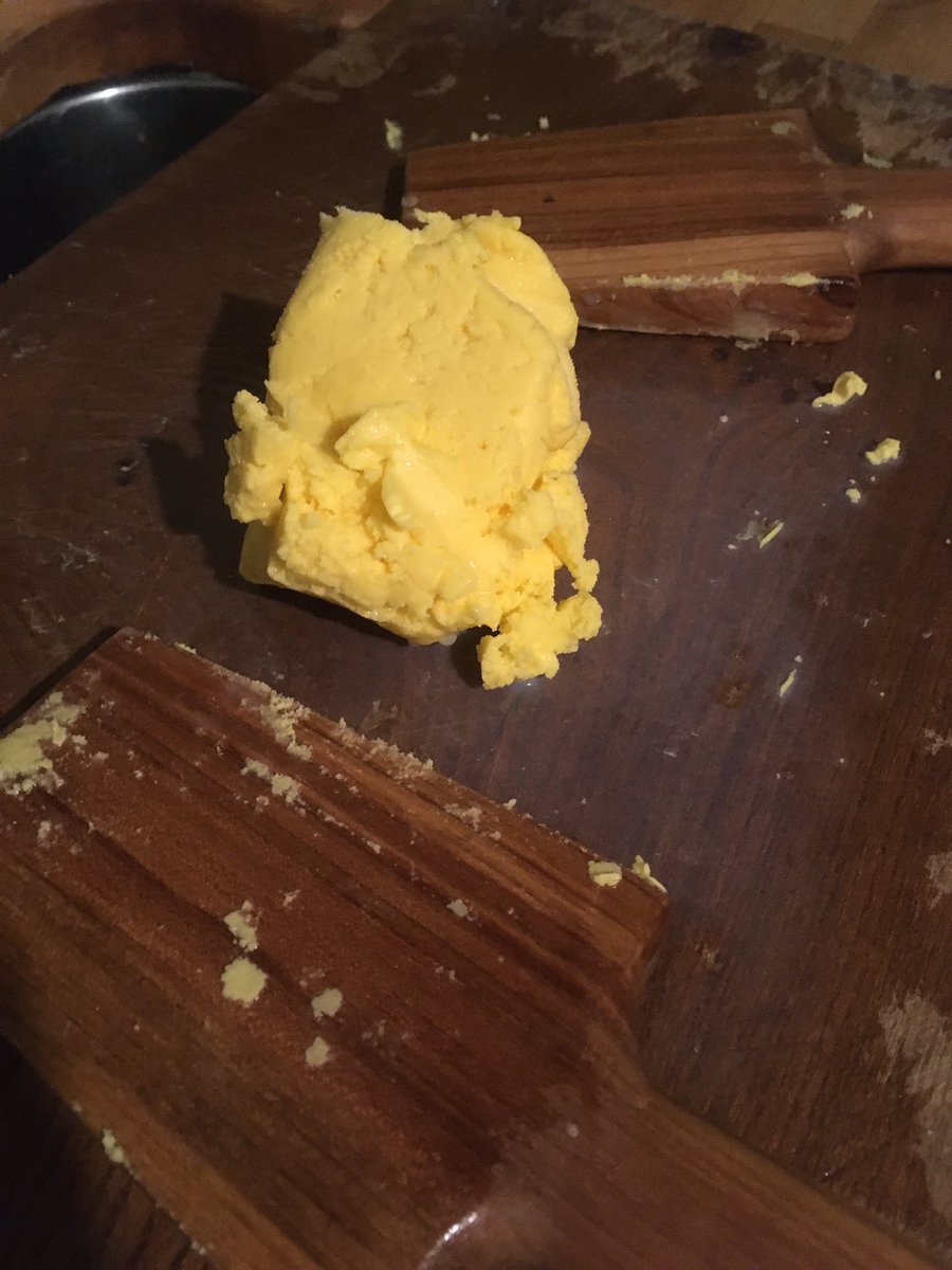 VSSufficiency's tweet image. Remember yesterday’s jug of cream?
This is what I made with it 

#homemadebutter