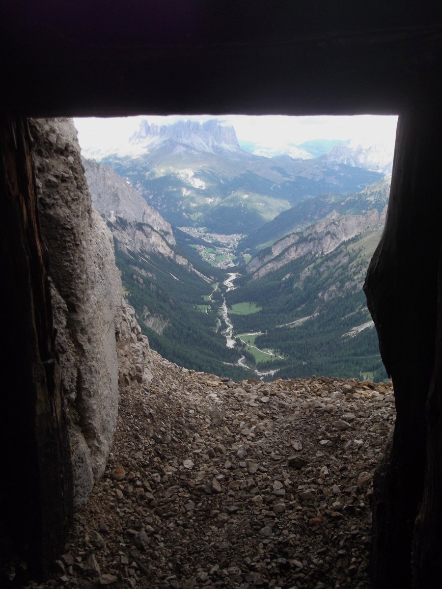 andyblanck1's tweet photo. #framedwar. 
The barrel of an Italian cannon pointed to the underlying Val Contrin, used by the Austrians to supply the positions in the Contrin, Pasché, Col Ombert sector. #ww1italianfront #Dolomiti https://t.co/QDujw9Lq4i