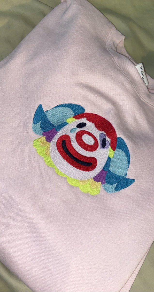 nooksstyles's tweet photo. 😋GIVEAWAY😋

im giving away 1 custom animal crossing embroidered sweater !!! 

to enter: follow me, rt and like, and tell me what villager/npc you want!

ends on november 28th at 12 pm pst!

*details below* https://t.co/HZRr0yxzqW