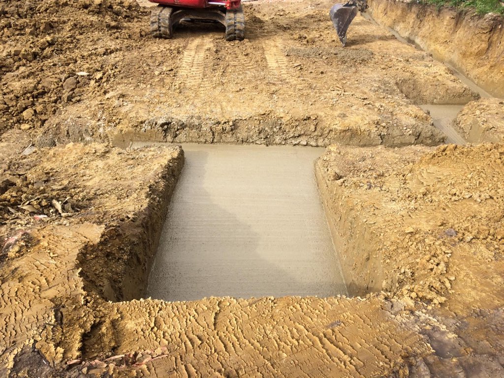 SQB2001's tweet photo. Another set of foundations completed by the standards team #foundations #groundwork #IsleofWight https://t.co/L3GlyptvjX