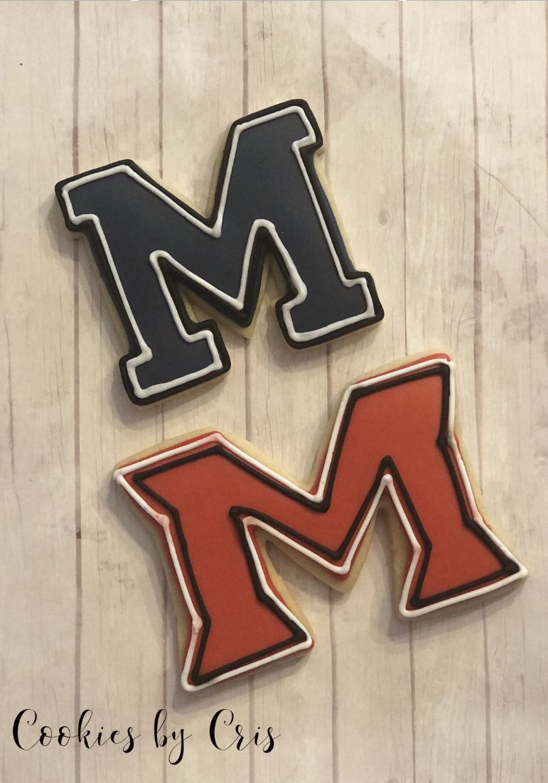 cookiesbycris's tweet photo. College kids deserve cookies too! 
#cookiesbycris #personalizedcookie #CLEcookies 
#miamiuniversity 
#mountunion 
#sigmaalphaespilon 
#zetataualpha https://t.co/gI3JqbGkxM