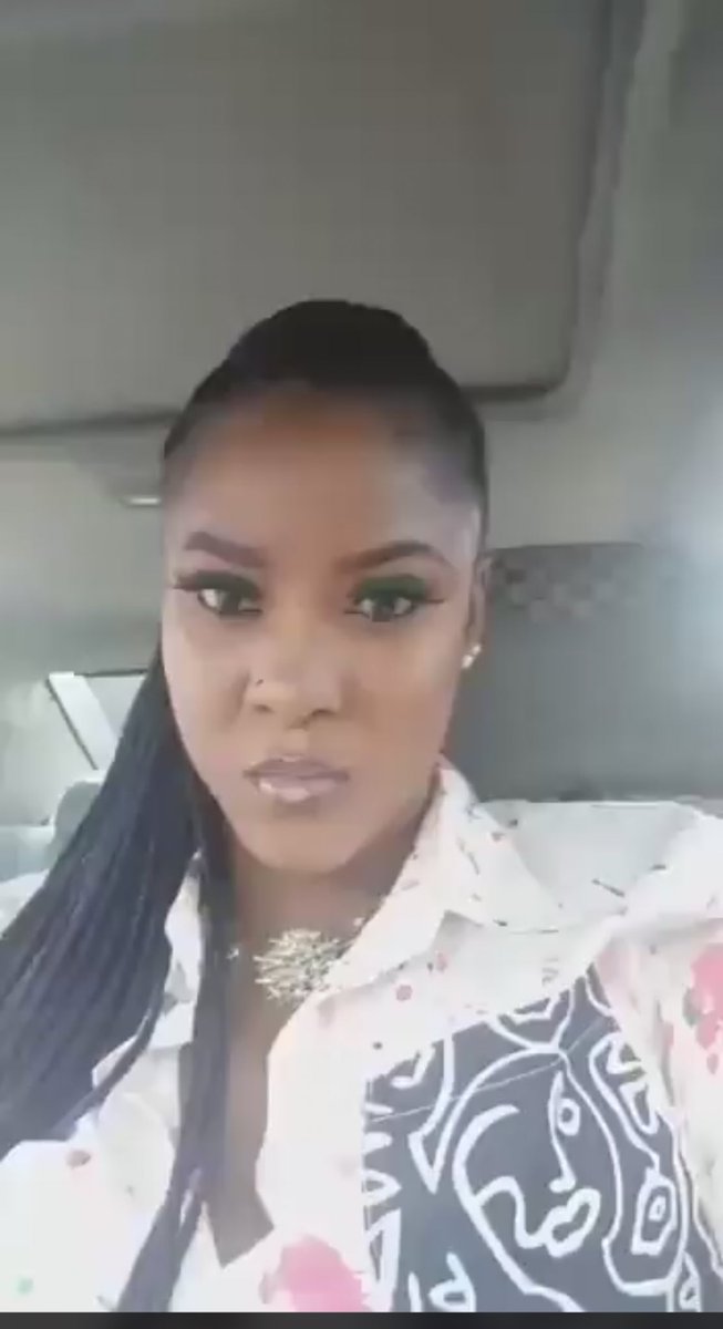 Summary of today’s gist: A thread 1. Lady who her TV got spoilt while kissing Laycon during the BBN show angrily made a video saying she is Madly in Love with laycon,but he is tripping for Erica who doesn’t give a Fvck about him.Wahala for who dem no run mad love oo!!