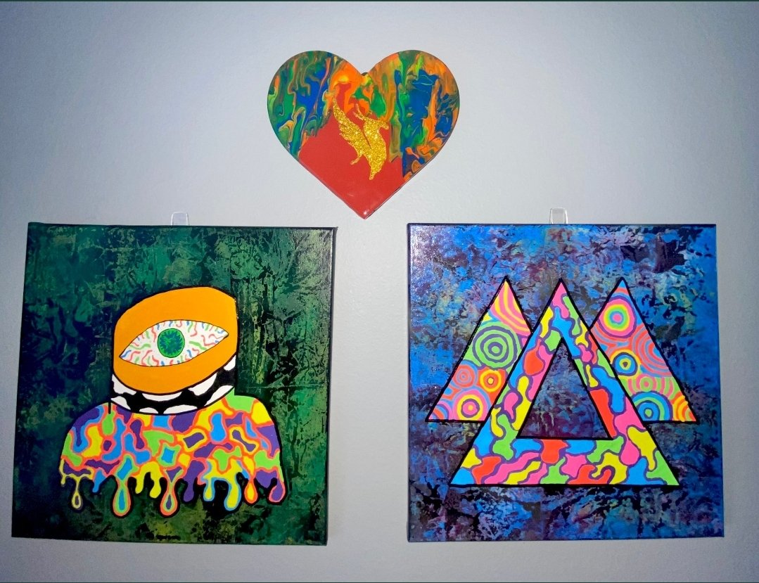 MrMartianDesign's tweet photo. Yo Yo Yo big giveaway incoming!

Winner will get... 
🔮Choice of hand cut 11x17 pin board by @CustomsbyLuke, Psychedelic Shirt (L), all these Mr. Martian pins, AND 1 piece of UV art by @OuterBasshead 

🔺RT, Follow Us, Tag 3 friends that need all this 🔥 Ends 11/20. Good luck! https://t.co/HFYmw4cafC