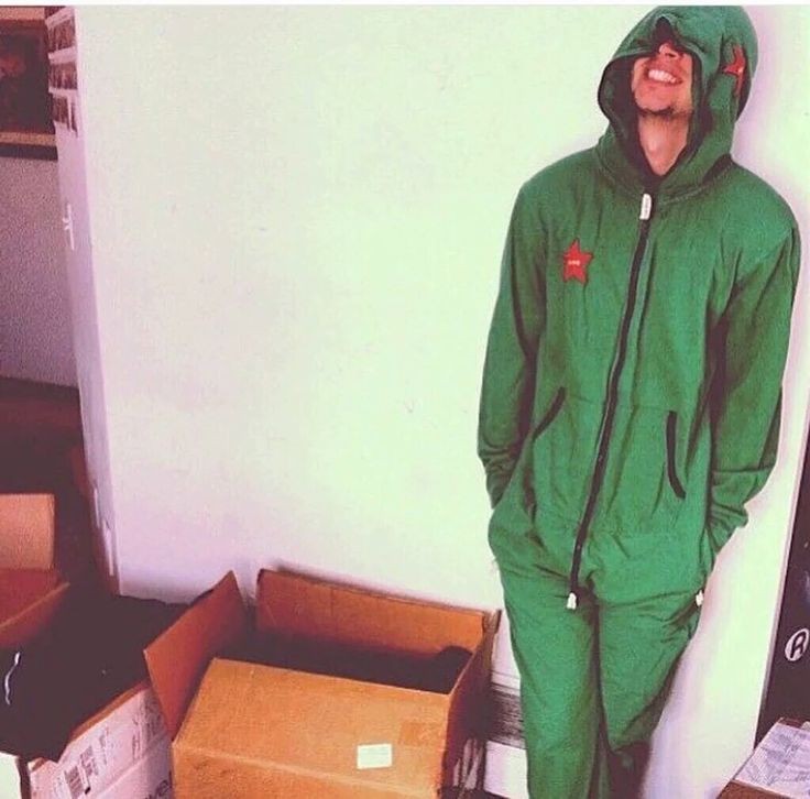 It's time for rare Tyler Joseph pictures again