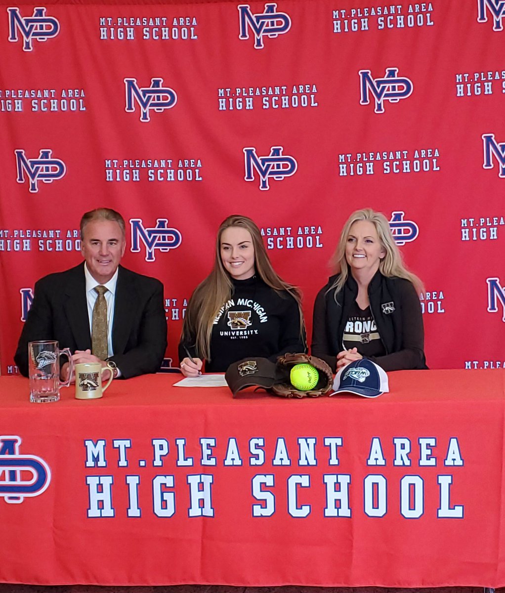 mary_smithnosky's tweet photo. Officially a Bronco!  Yay! I want to personally thank all travel ball and high school coaches I’ve had from the beginning of this journey up until now.  As well as my built in coach, my dad, who inspired me by putting that first ball in my hand. Lastly, I give all thanks to God! https://t.co/xqjDlo3rqL