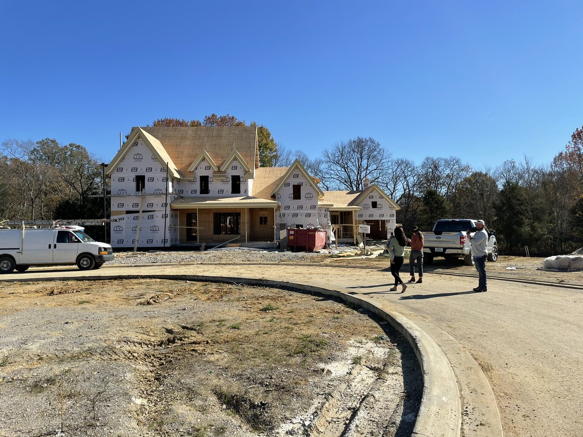 DrAaronG_'s tweet photo. The new house is on its way!! #Nashville #collegegrove #groveliving https://t.co/hQTDfHrQkQ