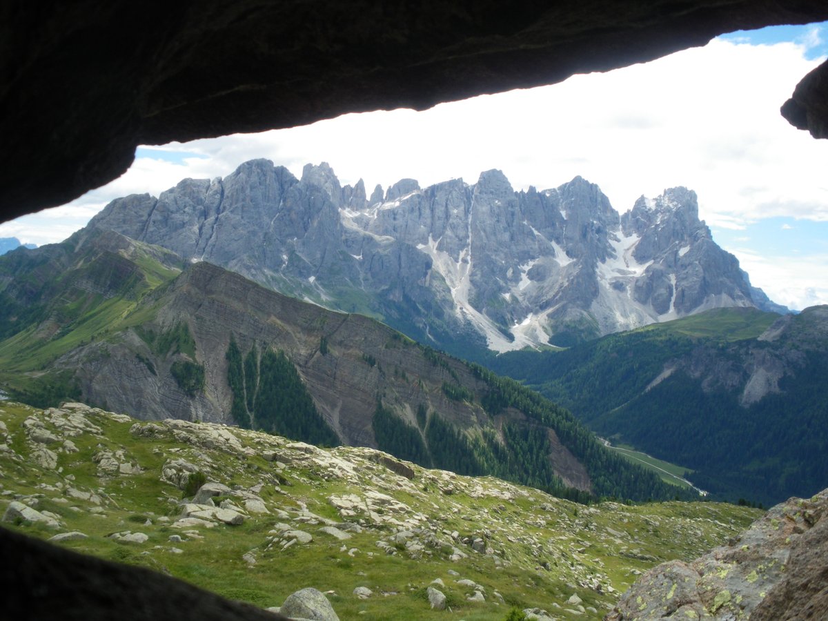 andyblanck1's tweet photo. #framedwar: an Italian cannon could control the area of ​​the Valles and #Rollepass. 
In the background the #PalediSanMartino, never involved in war.
#ww1italianfront #dolomiti https://t.co/WqvD2WK9Kv