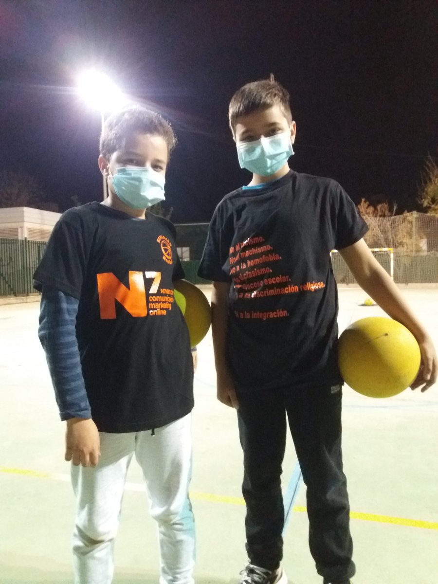 beniajanbasket's tweet photo. 👕 CAMISETAS SOLIDARIAS 👕

Gracias a @N7netcom contamos con estas camisetas con mensaje social, a la venta por 10€, con stock en todas las tallas.

🍊 Sin temp: 100% recaudación para compra solidaria de alimentos.
🍊 Con temp: 70% para donación de alimentos, 30% gastos del club https://t.co/aJJFp7f2wL