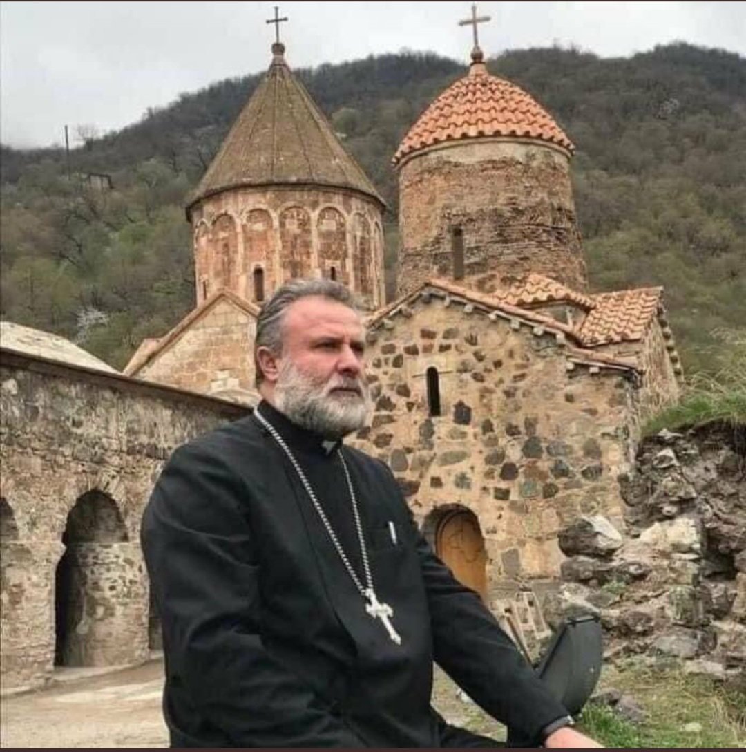 jchribuisson's tweet photo. Pensées et prières ce soir pour le père-abbé Hovhannès qui a annoncé vouloir rester à #Davidank avec quelques volontaires #arméniens pour protéger son monastère, vieux de 10 siècles, qui passe cette nuit sous contrôle azeri direct. Il craint qu'il ne soit abîmé ou détruit. https://t.co/mUrYO6Qd8R