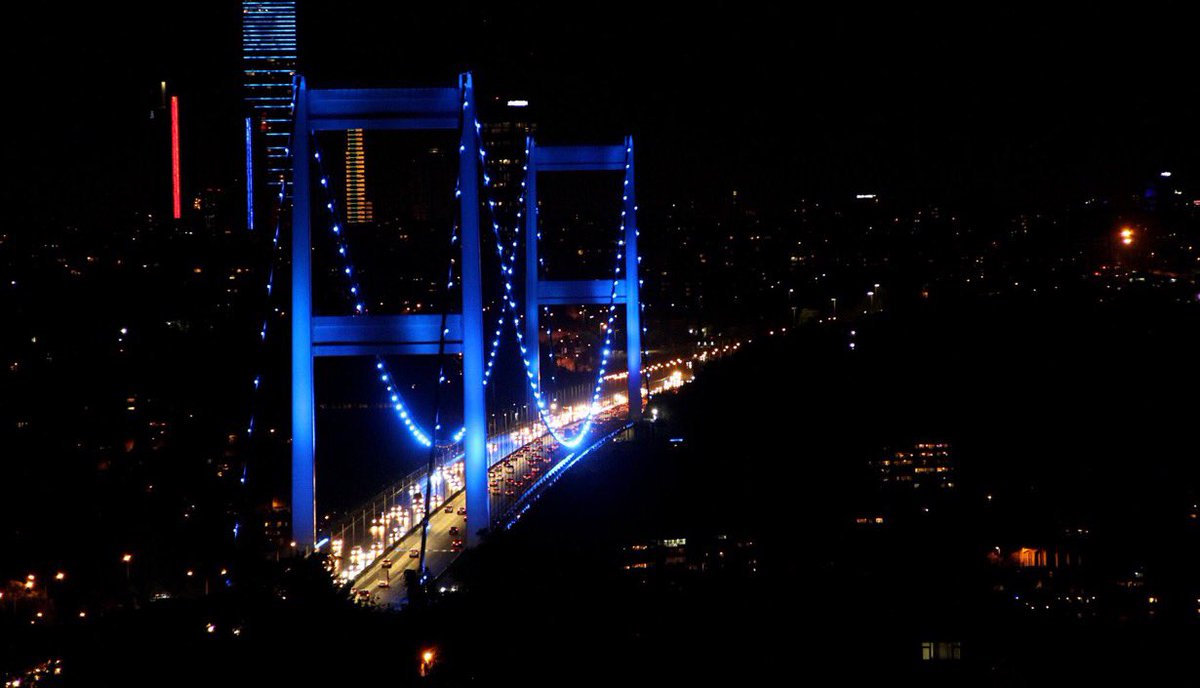 Fatih Sultan Mehmet ve Yavuz Sultan Selim Köprüleri, diyabet hastalığına dikkati çekmek amacıyla hastalığın simge rengi mavi ile aydınlatıldı.