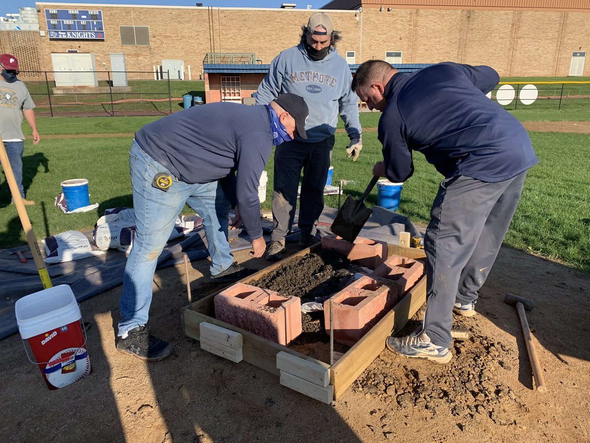 NPKnights's tweet photo. Another outstanding effort today by players, parents, and coaches to get some key projects done before the winter. Thank you everyone!! #Knightwork https://t.co/ZcYl3bP1ys